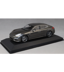 Porsche Panamera Turbo S in Grey Metallic 2013