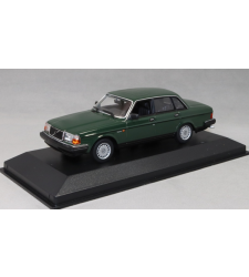 Volvo 240 GL Saloon in Dark Green 1986