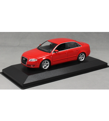 Audi A4 Saloon in Red 2004